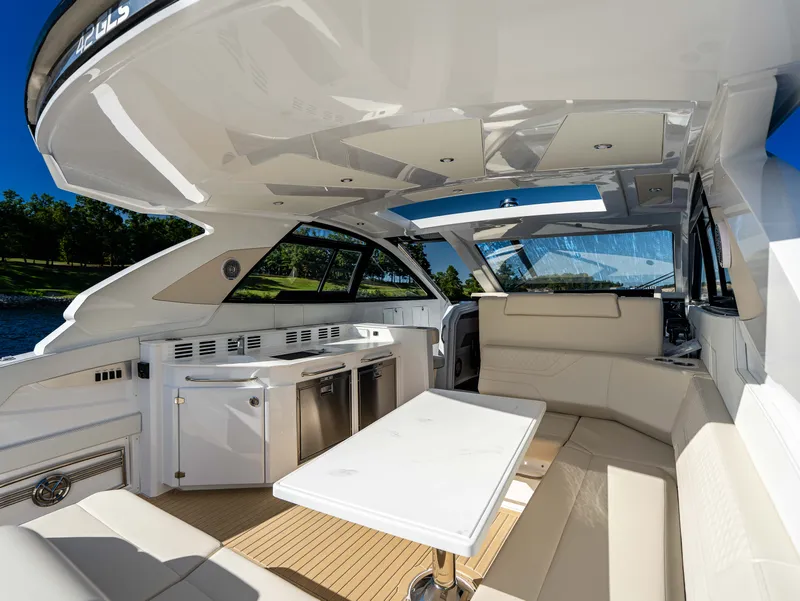 Slide: The Image of Cruisers 42 GLS 2027 - 38