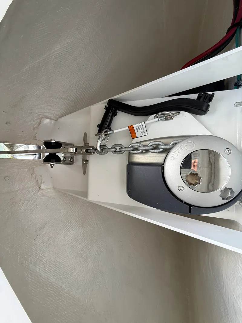 Slide: The Image of Cruisers 42 GLS 2027 - 43