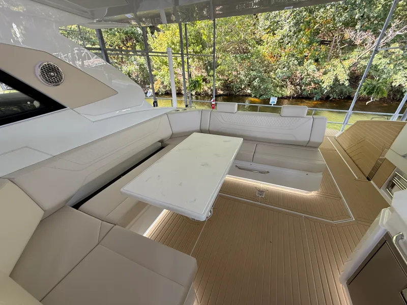 Slide: The Image of Cruisers 42 GLS 2027 - 17