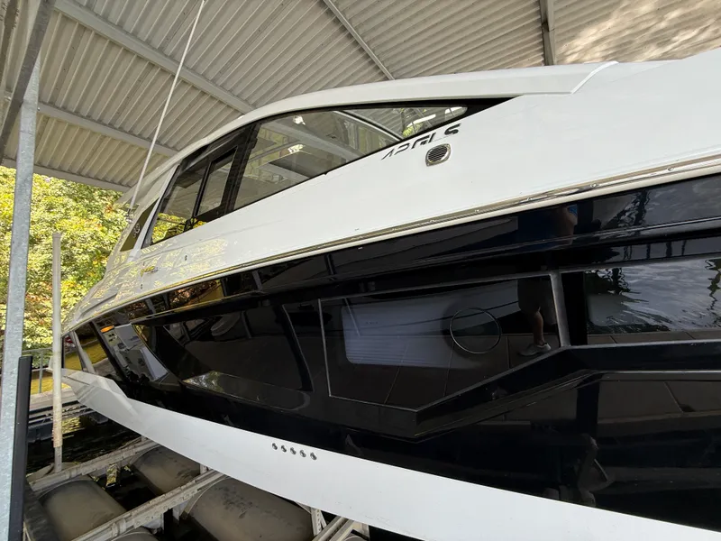 Slide: The Image of Cruisers 42 GLS 2027 - 6