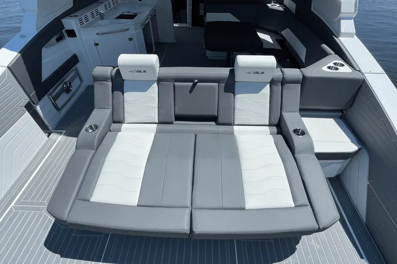 Slide: The Image of Cruisers 42 GLS 2027 - 4