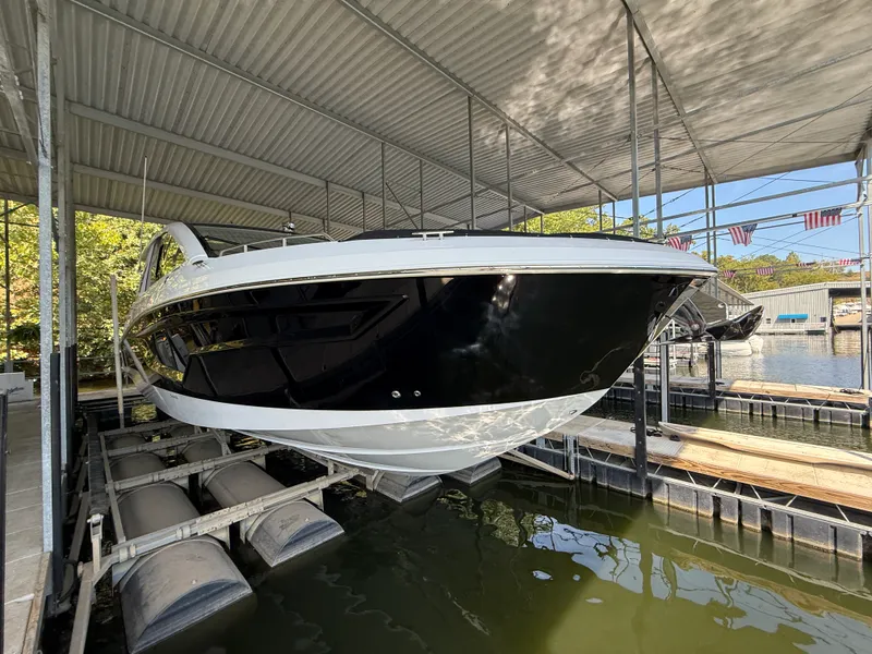 Slide: The Image of Cruisers 42 GLS 2027 - 5