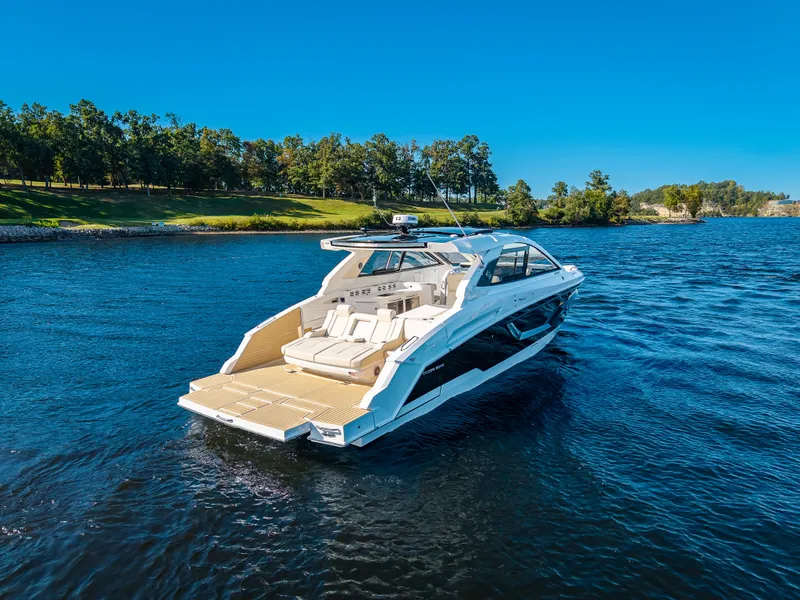 Slide: The Image of Cruisers 42 GLS 2027 - 15