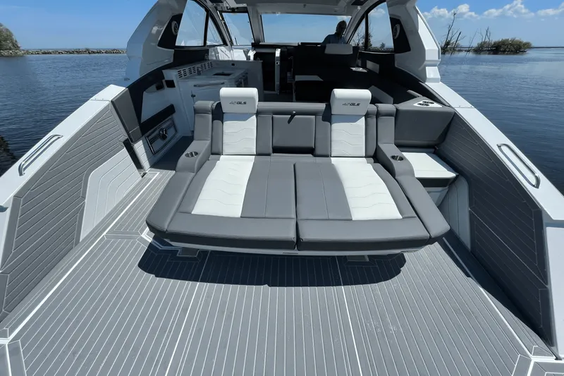 Slide: The Image of Cruisers 42 GLS 2027 - 8