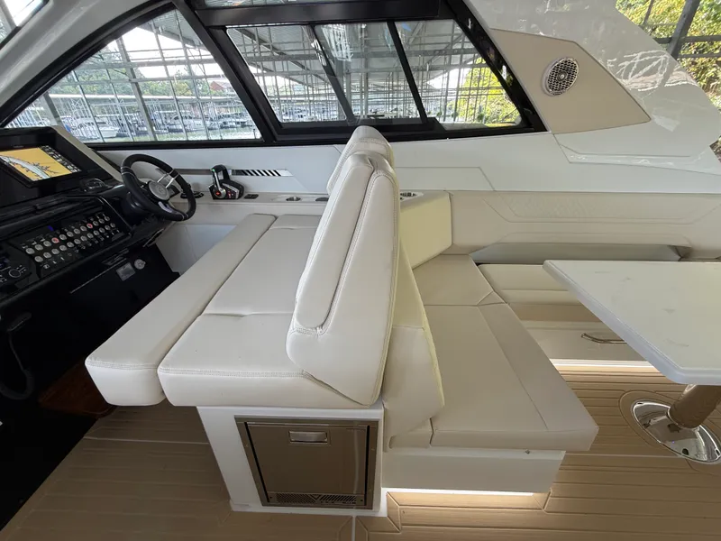 Slide: The Image of Cruisers 42 GLS 2027 - 24