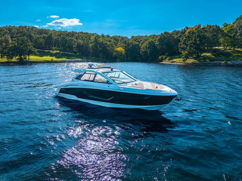 Slide: The Image of Cruisers 42 GLS 2027 - 23