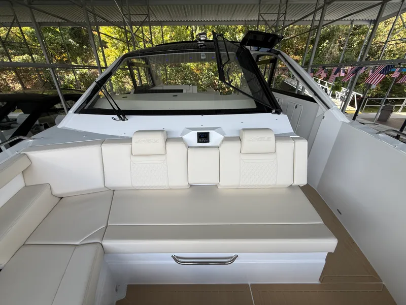 Slide: The Image of Cruisers 42 GLS 2027 - 41