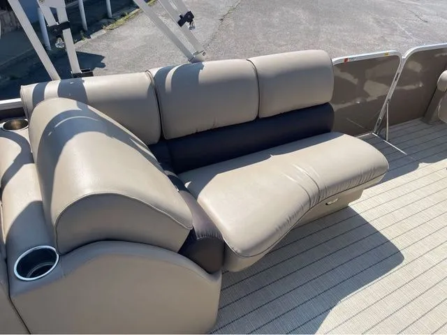 Slide: The Image of SunCatcher Elite 326 DLX SS 2017 - 13