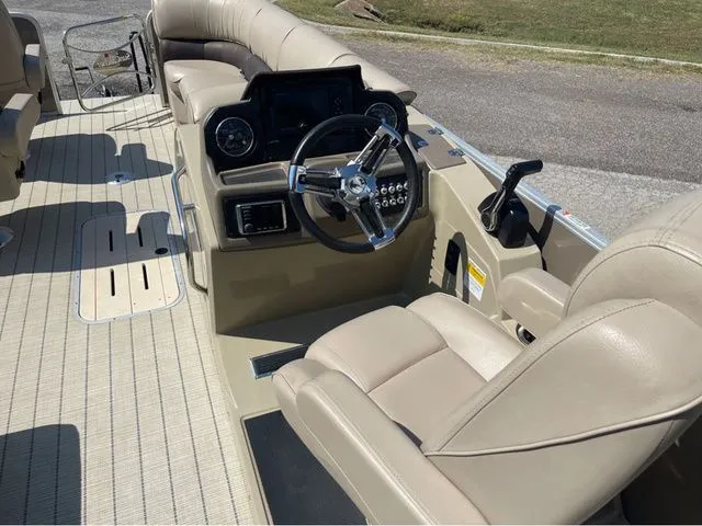 Slide: The Image of SunCatcher Elite 326 DLX SS 2017 - 14