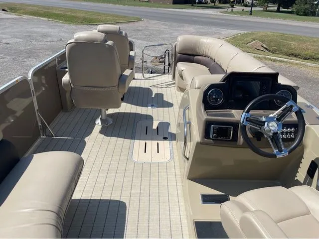 Slide: The Image of SunCatcher Elite 326 DLX SS 2017 - 15