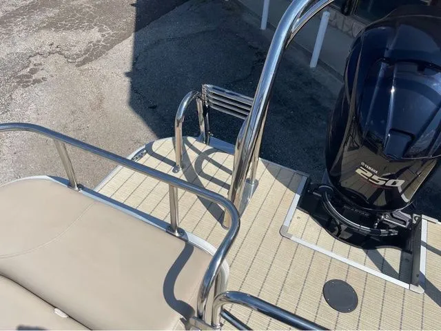 Slide: The Image of SunCatcher Elite 326 DLX SS 2017 - 16