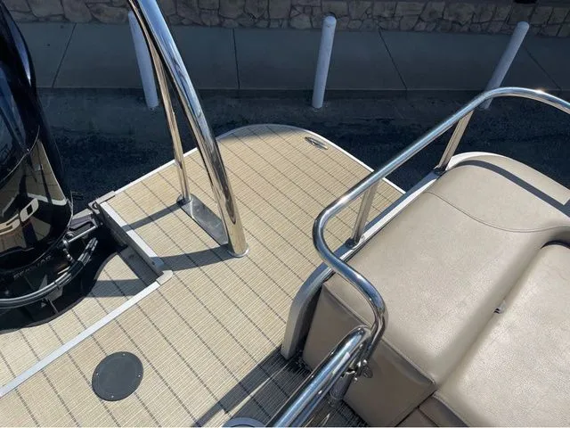 Slide: The Image of SunCatcher Elite 326 DLX SS 2017 - 17