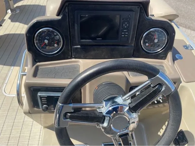 Slide: The Image of SunCatcher Elite 326 DLX SS 2017 - 18