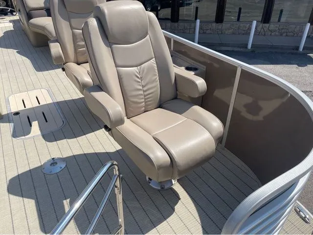 Slide: The Image of SunCatcher Elite 326 DLX SS 2017 - 6