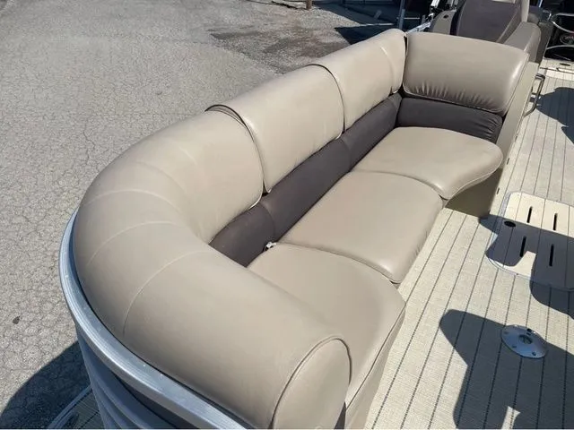 Slide: The Image of SunCatcher Elite 326 DLX SS 2017 - 7