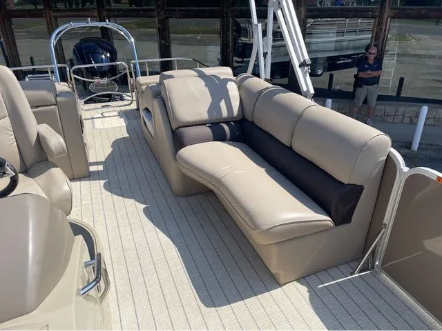 Slide: The Image of SunCatcher Elite 326 DLX SS 2017 - 8