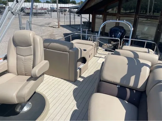 Slide: The Image of SunCatcher Elite 326 DLX SS 2017 - 9