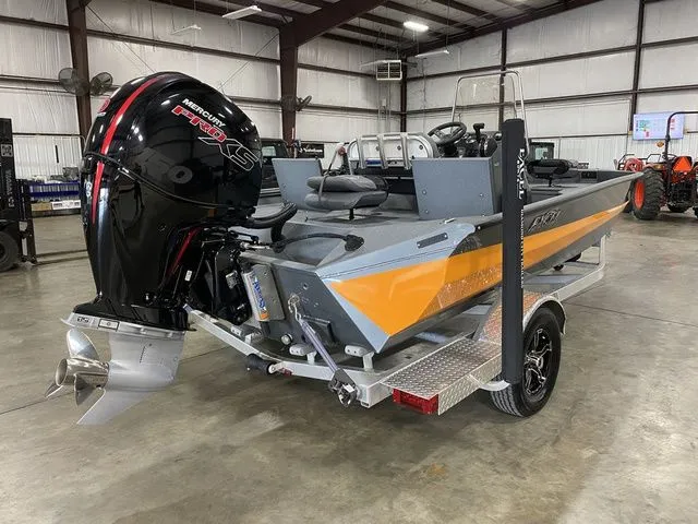 Slide: The Image of Excel Bay Pro Elite 183 2025 - 10