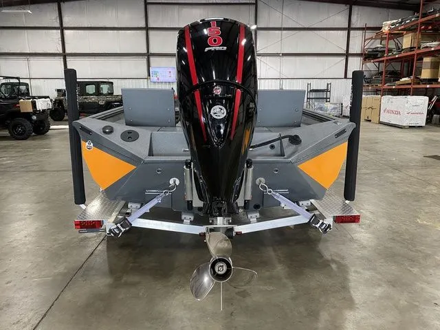 Slide: The Image of Excel Bay Pro Elite 183 2025 - 11