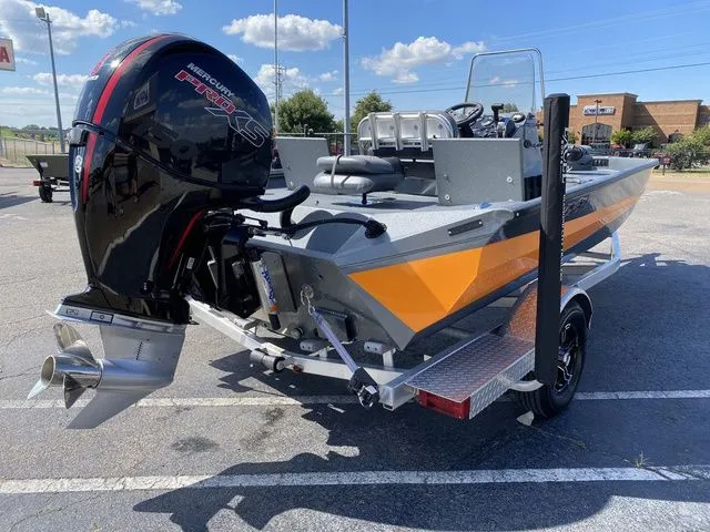 Slide: The Image of Excel Bay Pro Elite 183 2025 - 5