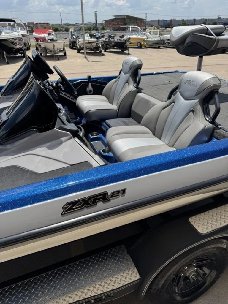 Slide: The Image of Skeeter ZXR21 2021 - 5