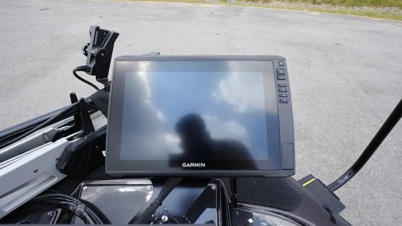 Slide: The Image of Phoenix Bass Boat 921 Elite 2023 - 38