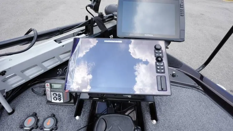 Slide: The Image of Phoenix Bass Boat 921 Elite 2023 - 40