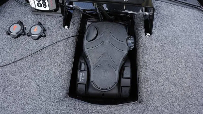 Slide: The Image of Phoenix Bass Boat 921 Elite 2023 - 41