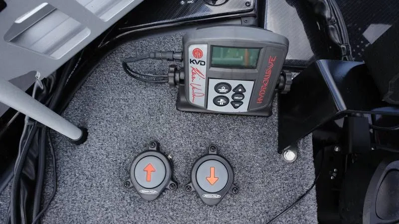 Slide: The Image of Phoenix Bass Boat 921 Elite 2023 - 45