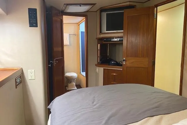Slide: The Image of Interior of 1989 Buddy Davis 61 Sportfish yacht with bedroom and bathroom view. - 19