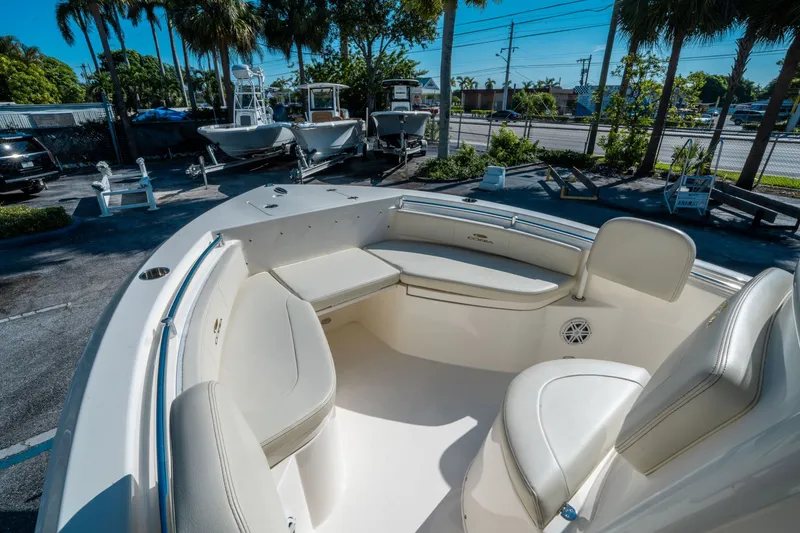 Slide: The Image of Cobia 220 CC 2020 - 17