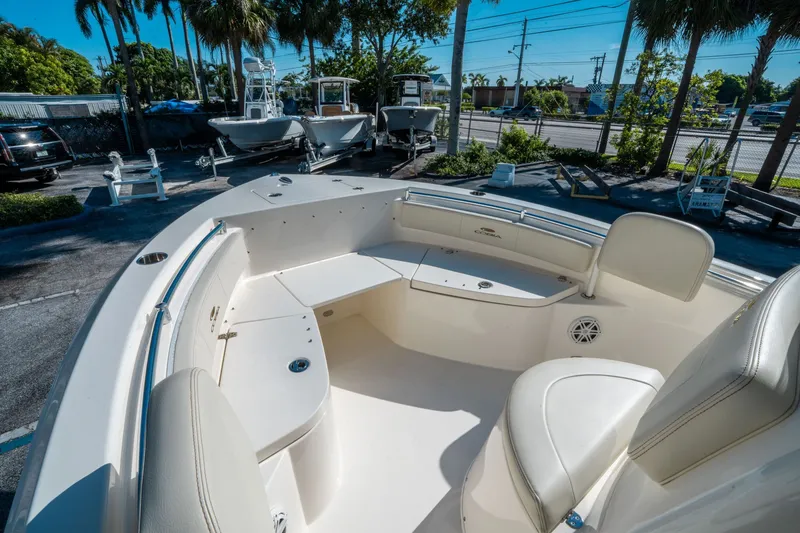 Slide: The Image of Cobia 220 CC 2020 - 18