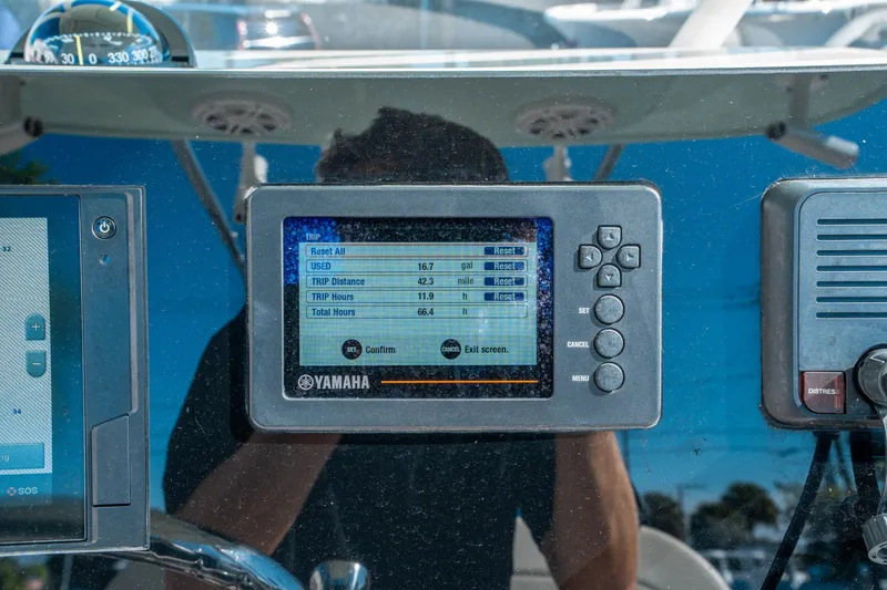 Slide: The Image of Cobia 220 CC 2020 - 22