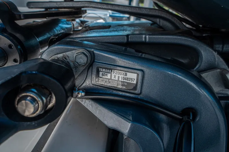 Slide: The Image of Cobia 220 CC 2020 - 23