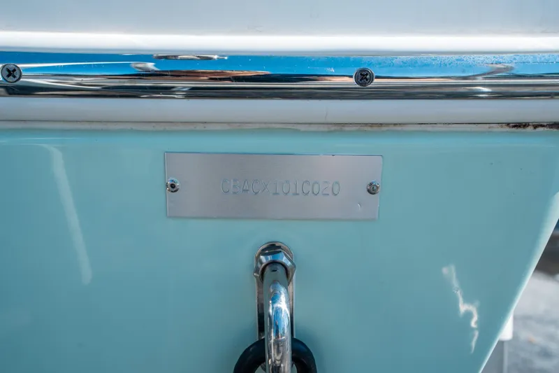 Slide: The Image of Cobia 220 CC 2020 - 24