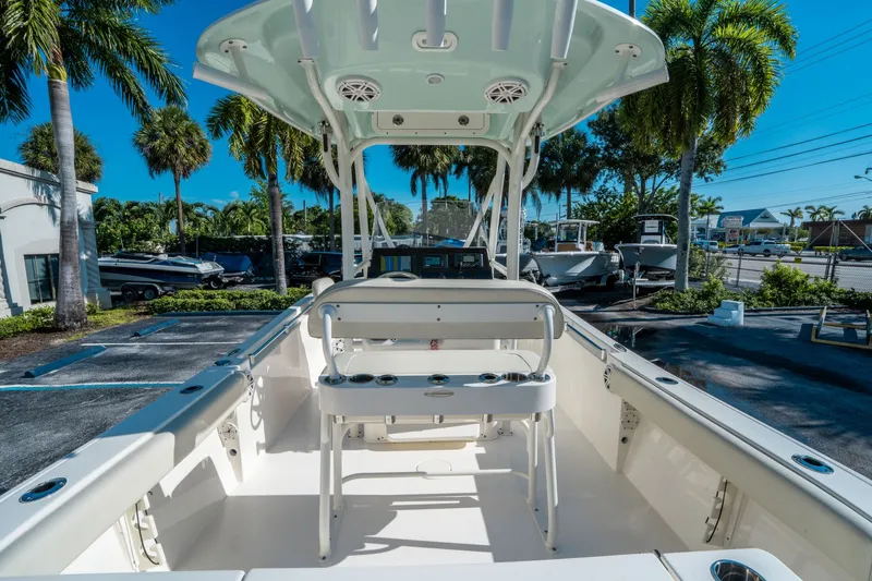 Slide: The Image of Cobia 220 CC 2020 - 9