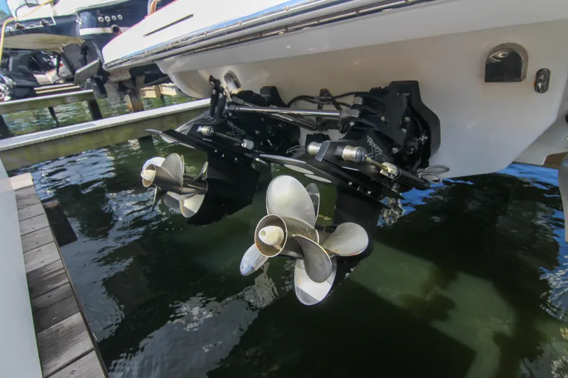 Slide: The Image of 2008 Formula 400 Super Sport boat with dual propellers in marina. - 15