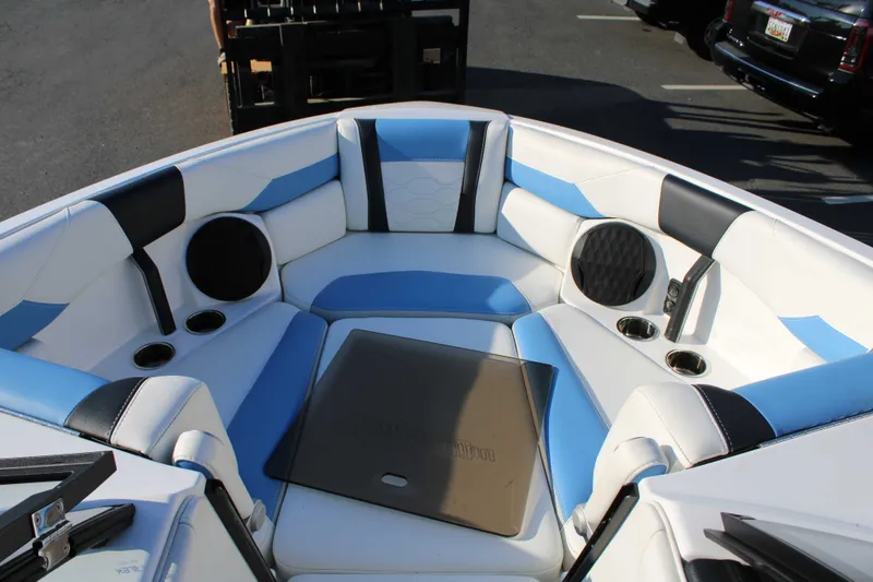 Slide: The Image of Malibu Wakesetter 23 LSV 2024 - 11