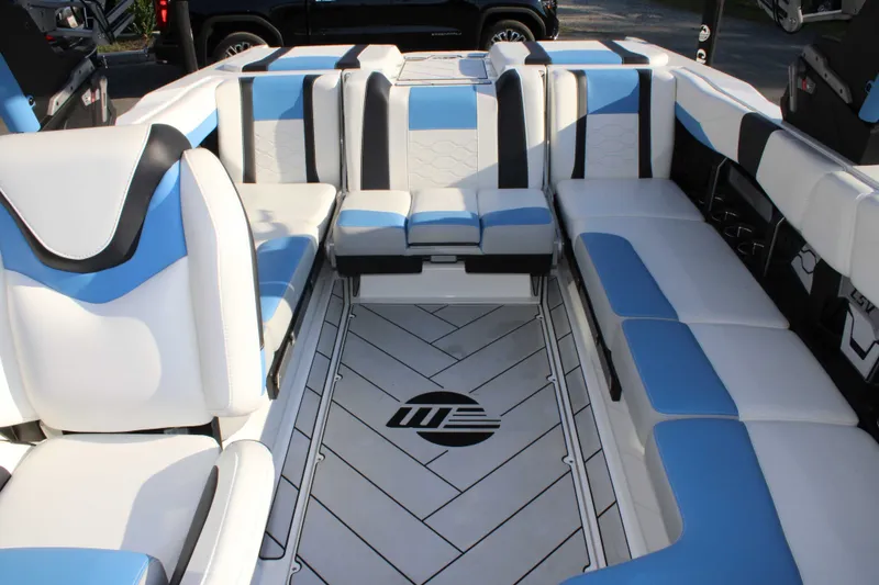 Slide: The Image of Malibu Wakesetter 23 LSV 2024 - 12