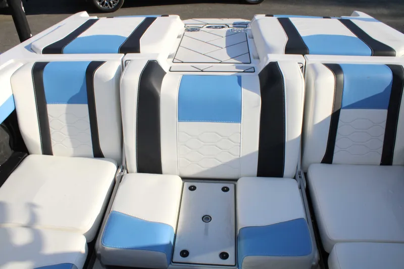 Slide: The Image of Malibu Wakesetter 23 LSV 2024 - 22