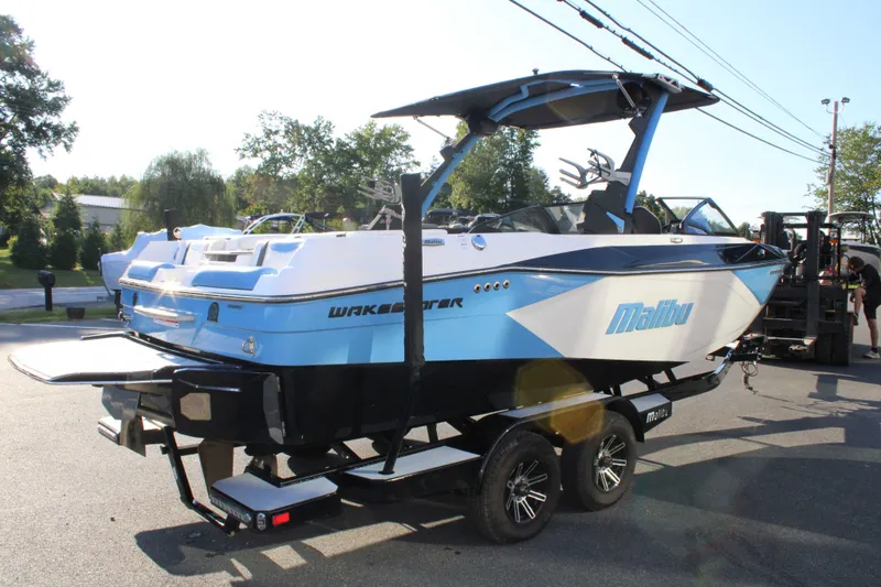 Slide: The Image of Malibu Wakesetter 23 LSV 2024 - 6