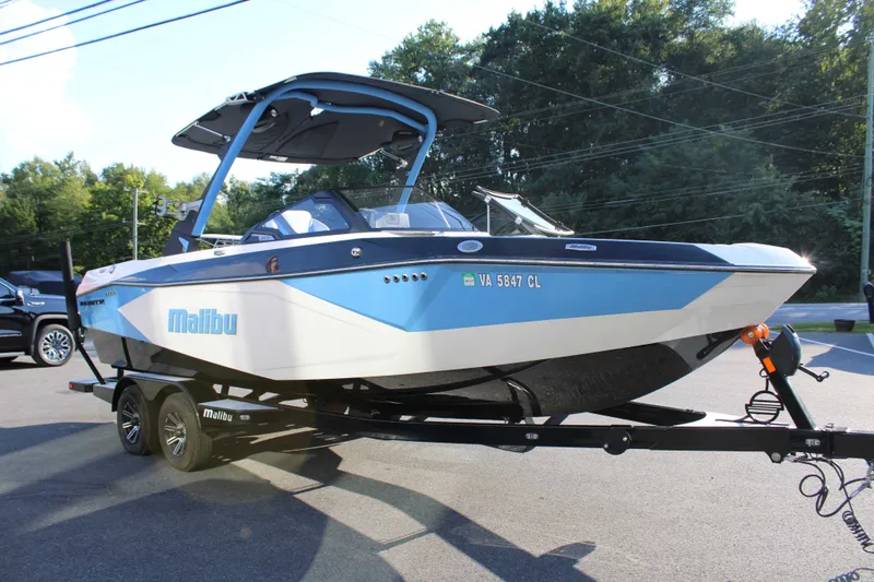 Slide: The Image of Malibu Wakesetter 23 LSV 2024 - 8