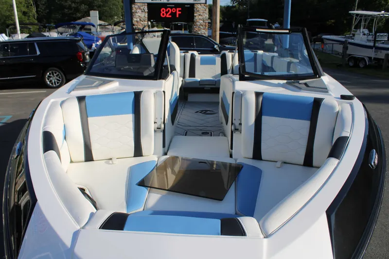 Slide: The Image of Malibu Wakesetter 23 LSV 2024 - 9