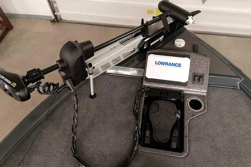 Slide: The Image of 2025 Ranger ALPHA 208 boat with Minn Kota trolling motor and Lowrance fishfinder. - 20