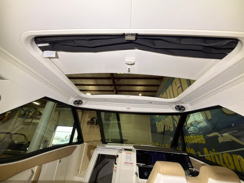 Slide: The Image of Sea Ray Sundancer 320 Outboard 2026 - 41