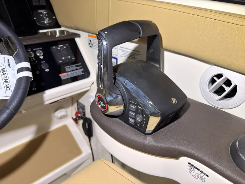 Slide: The Image of Sea Ray Sundancer 320 Outboard 2026 - 24