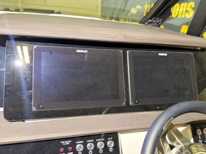 Slide: The Image of Sea Ray Sundancer 320 Outboard 2026 - 18