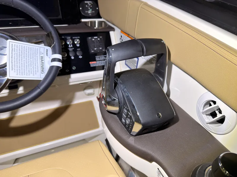 Slide: The Image of Sea Ray Sundancer 320 Outboard 2026 - 22