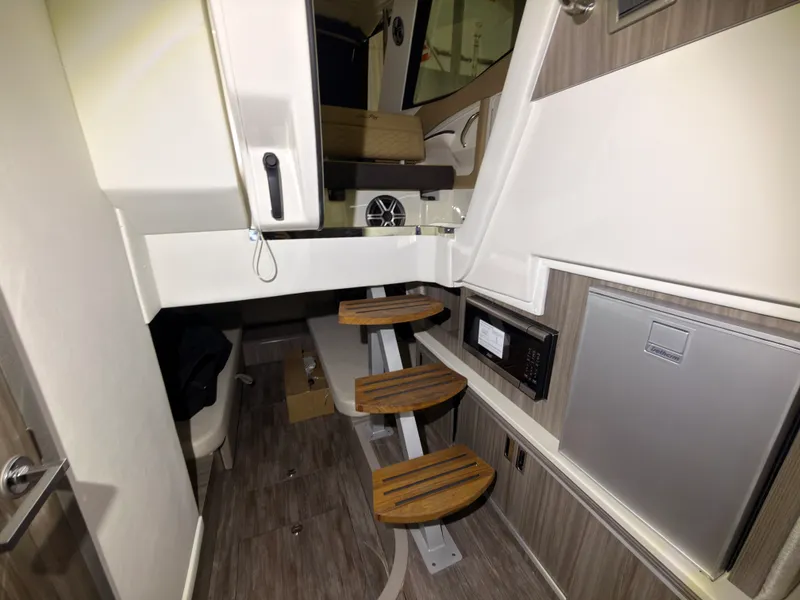 Slide: The Image of Sea Ray Sundancer 320 Outboard 2026 - 32