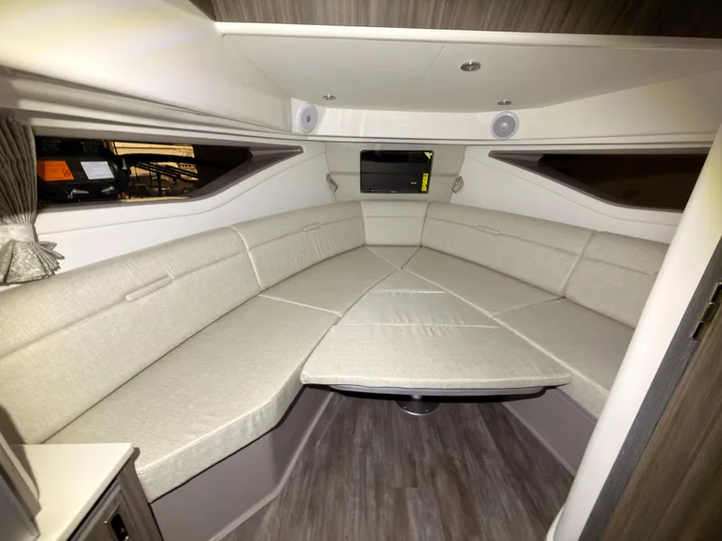 Slide: The Image of Sea Ray Sundancer 320 Outboard 2026 - 34